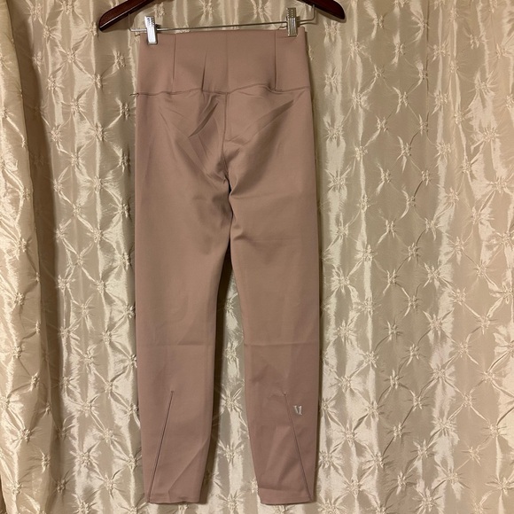 Vuori Evolve Legging Uplift Legging Dusk Pink 7/8 Length High Rise - Picture 8 of 16
